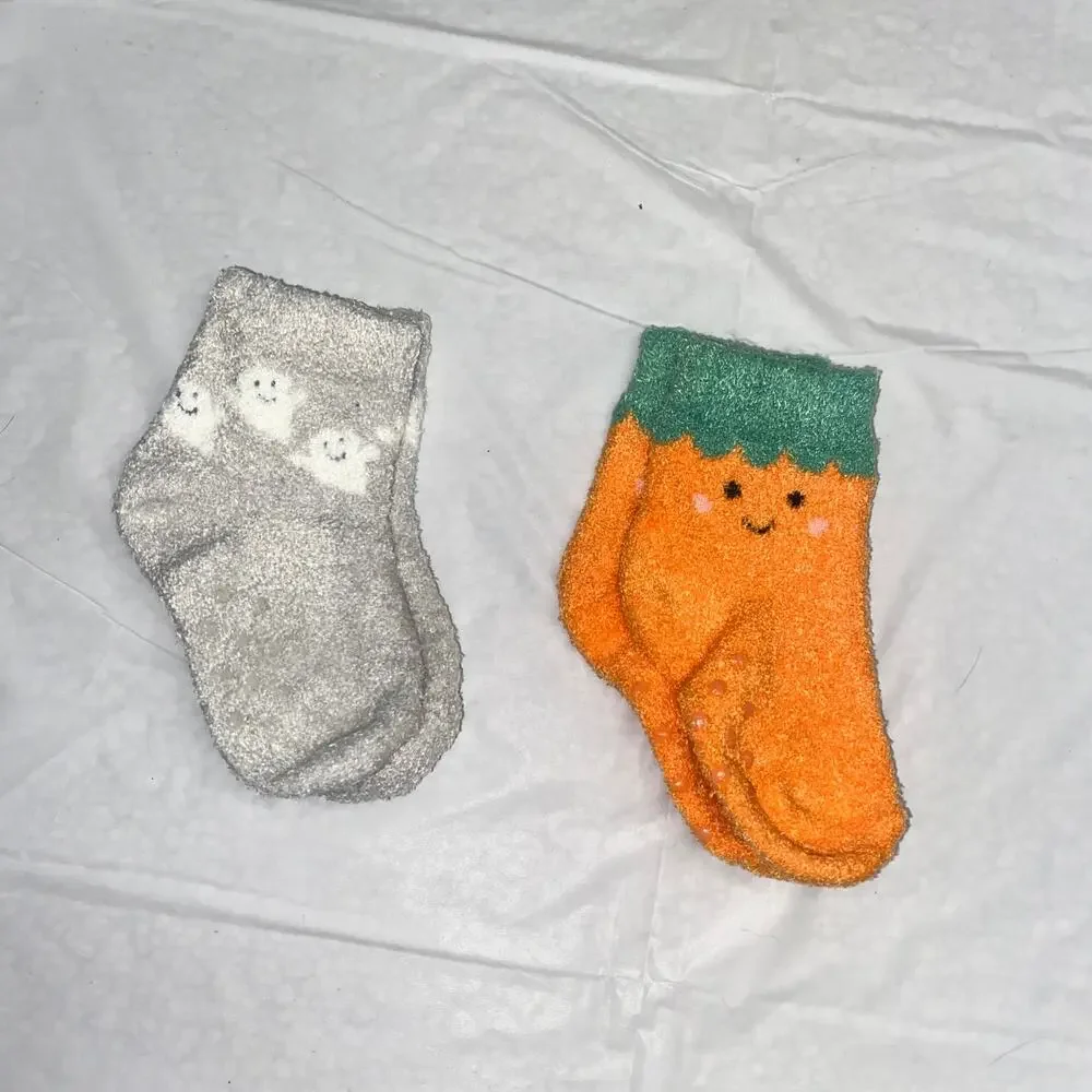 NWOT New Bundle Set of 2 Halloween Baby Unisex Grippy Socks Newborn Orange Gray